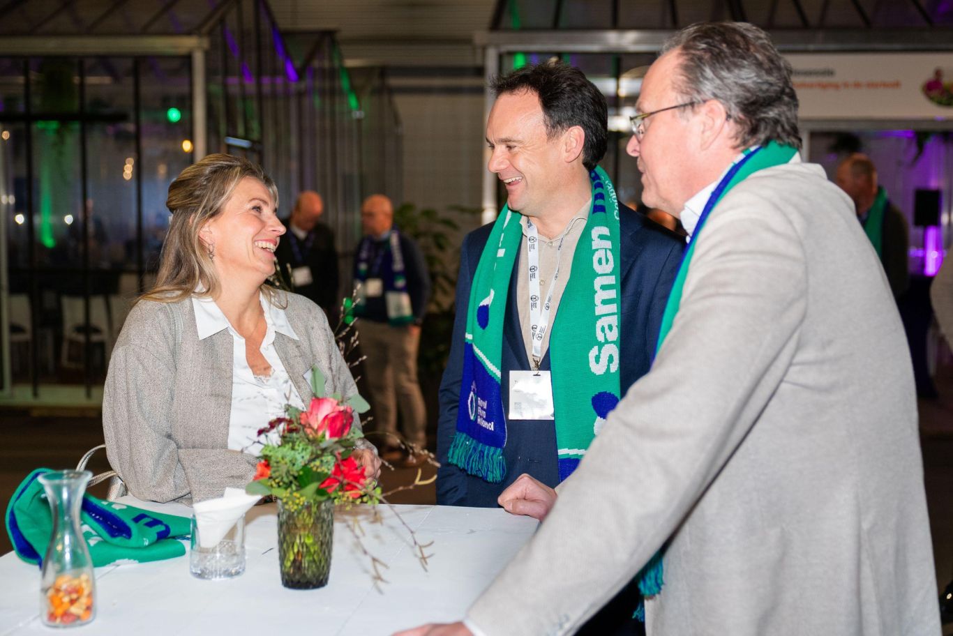 Dag van de cooperatie 2025 pratende mensen