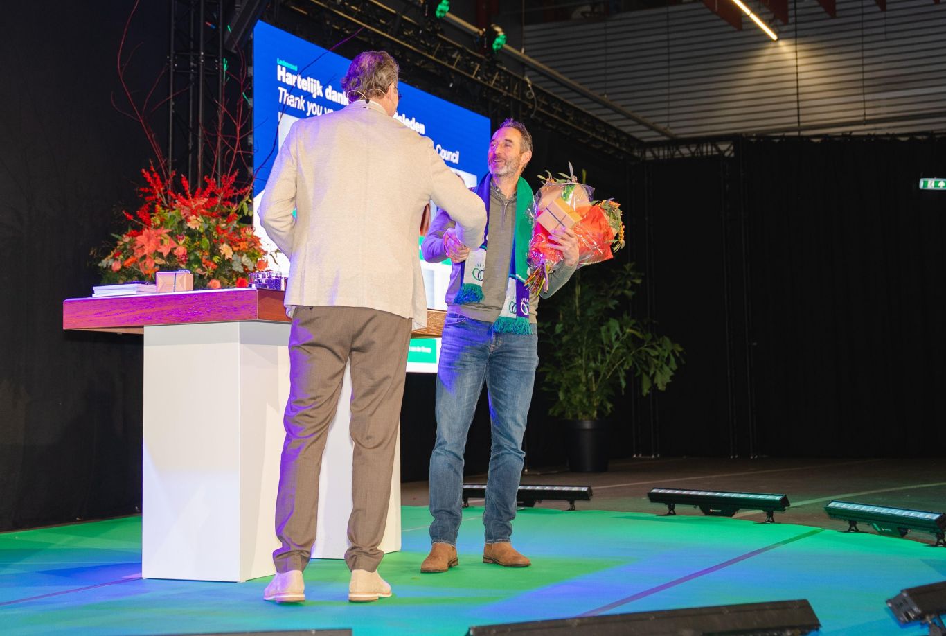 Dag van de cooperatie hand schudden