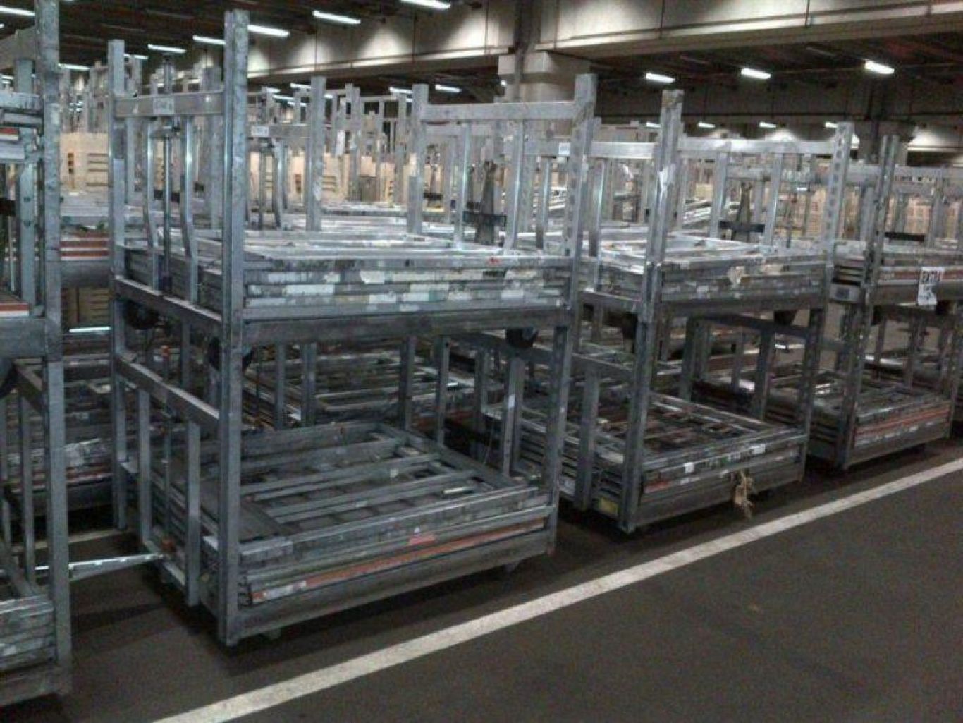 Gestapelde stapelwagens