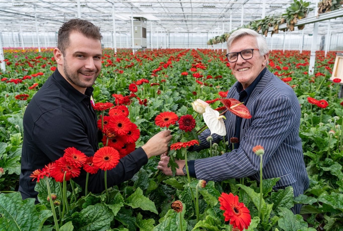 Persmoment bij Gerbera United Gijsbert Verboom en Piet van der Burg