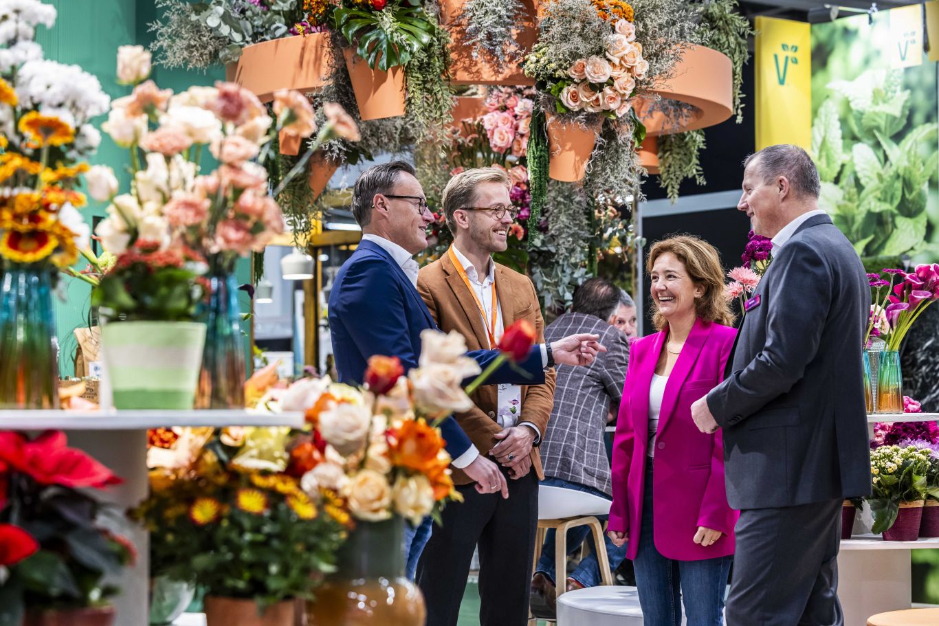 Trade Fair Aalsmeer 2024 Kopers en standhouders in gesprek