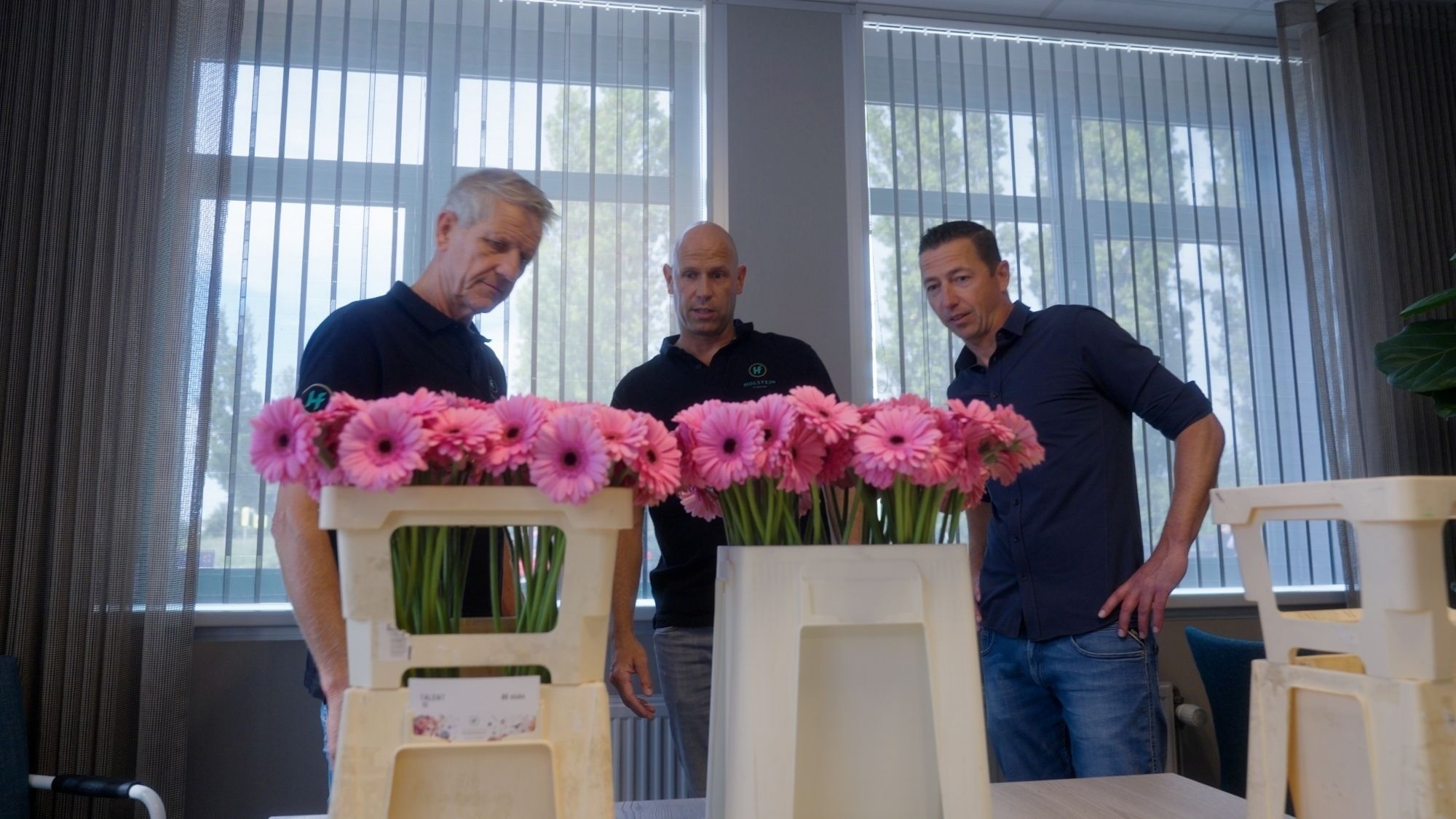 RFH SMJ Holstein Flowers Edit V4 1 00 02 04 01 Still009